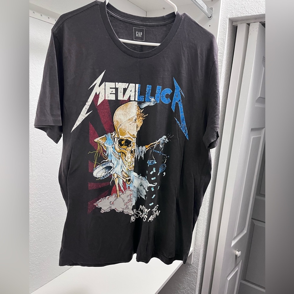 Large gap tee graphic design